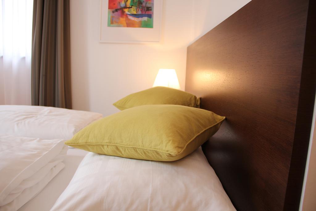 Hotel Restaurant Schwan Wertheim Room photo