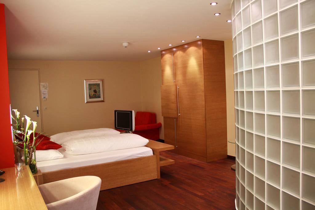 Hotel Restaurant Schwan Wertheim Room photo
