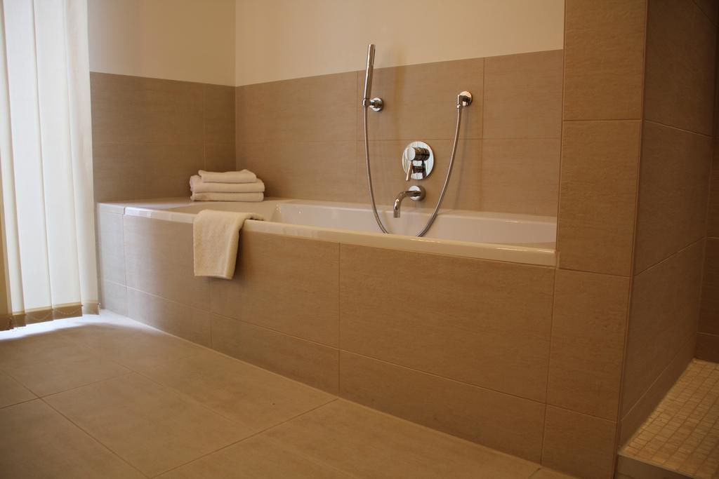 Hotel Restaurant Schwan Wertheim Room photo
